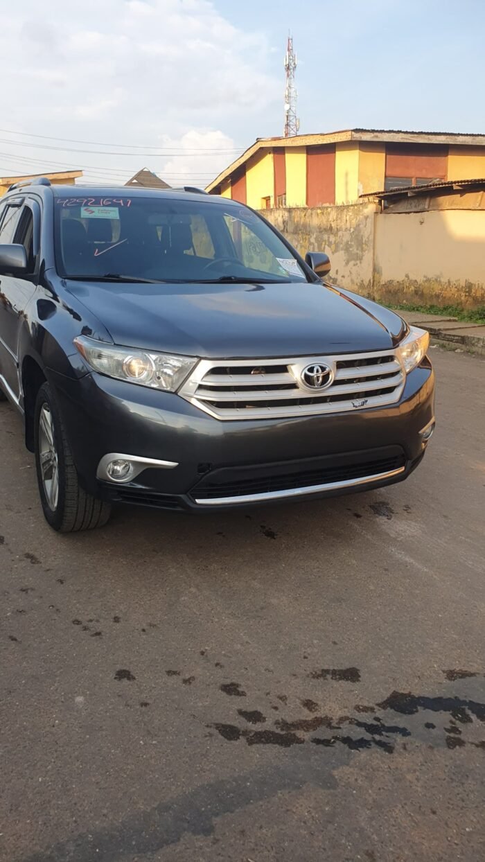 2012 Toyota Highlander (limited edition) 2012 Toyota Highlander (limited edition)