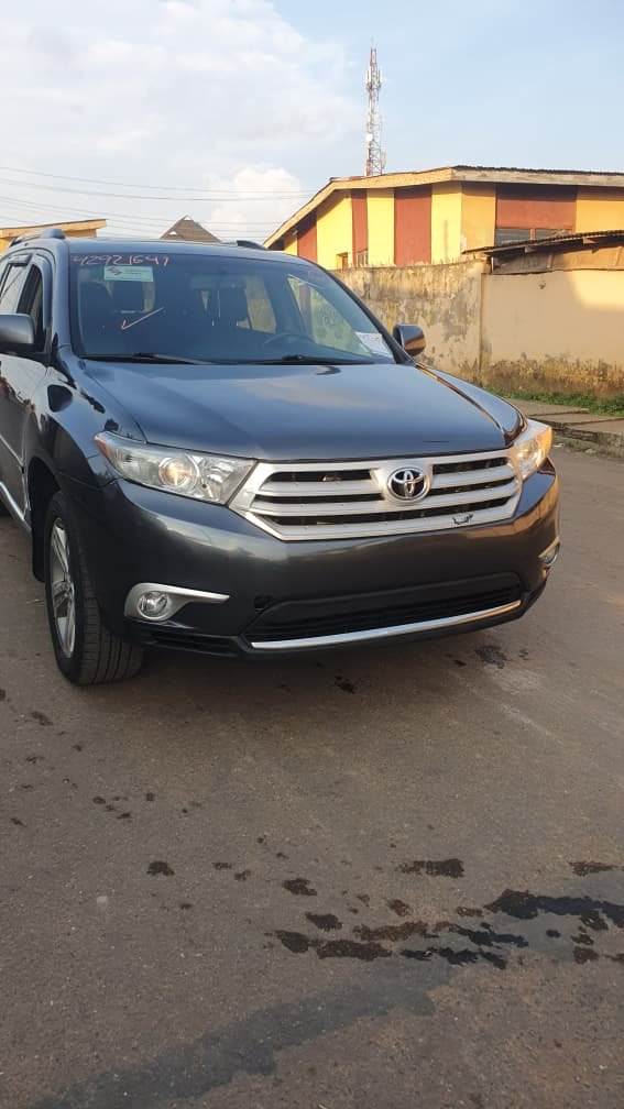 PHOTO-2025-11-23-22-20-37 2012 Toyota Highlander (limited edition)