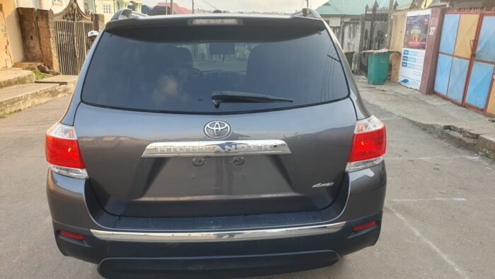 PHOTO-2025-11-23-22-20-39 2 2012 Toyota Highlander (limited edition)