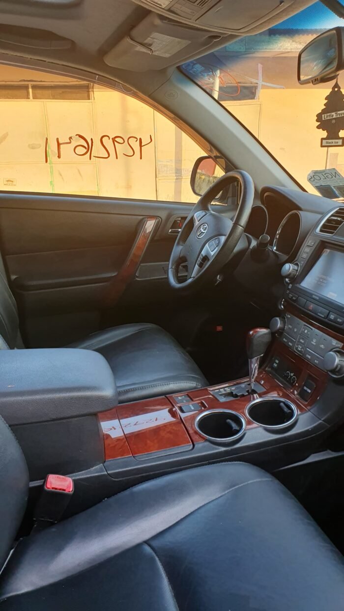 2012 Toyota Highlander (limited edition) 2012 Toyota Highlander (limited edition)